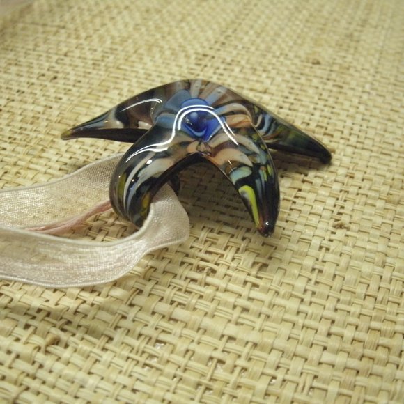 Muramo Glass Floral Starfish Pendant Necklace - Picture 7 of 16